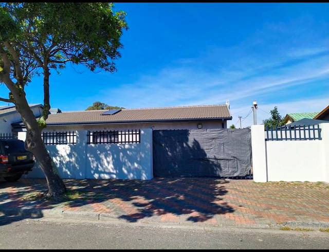 3 BEDROOM PROPERTY TO RENT IN GOODWOOD CENTRAL